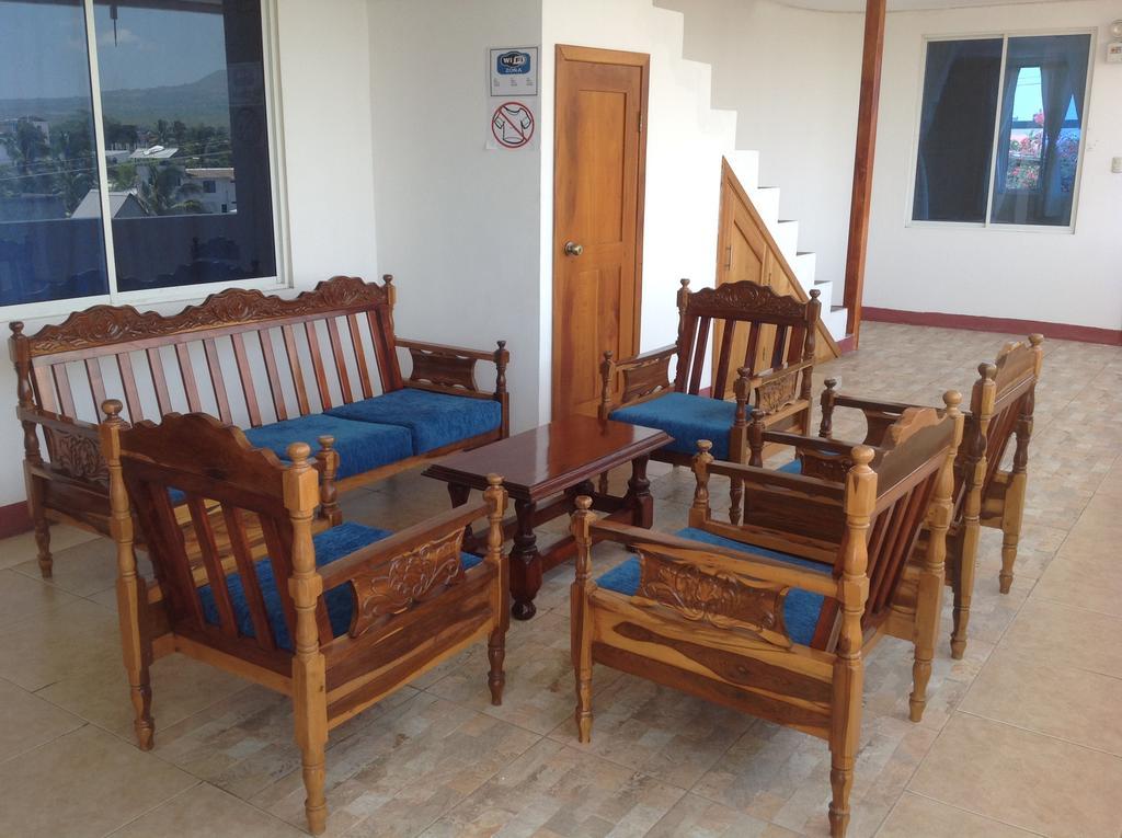 Gloria - Galapagos Inn Puerto Ayora  Zewnętrze zdjęcie