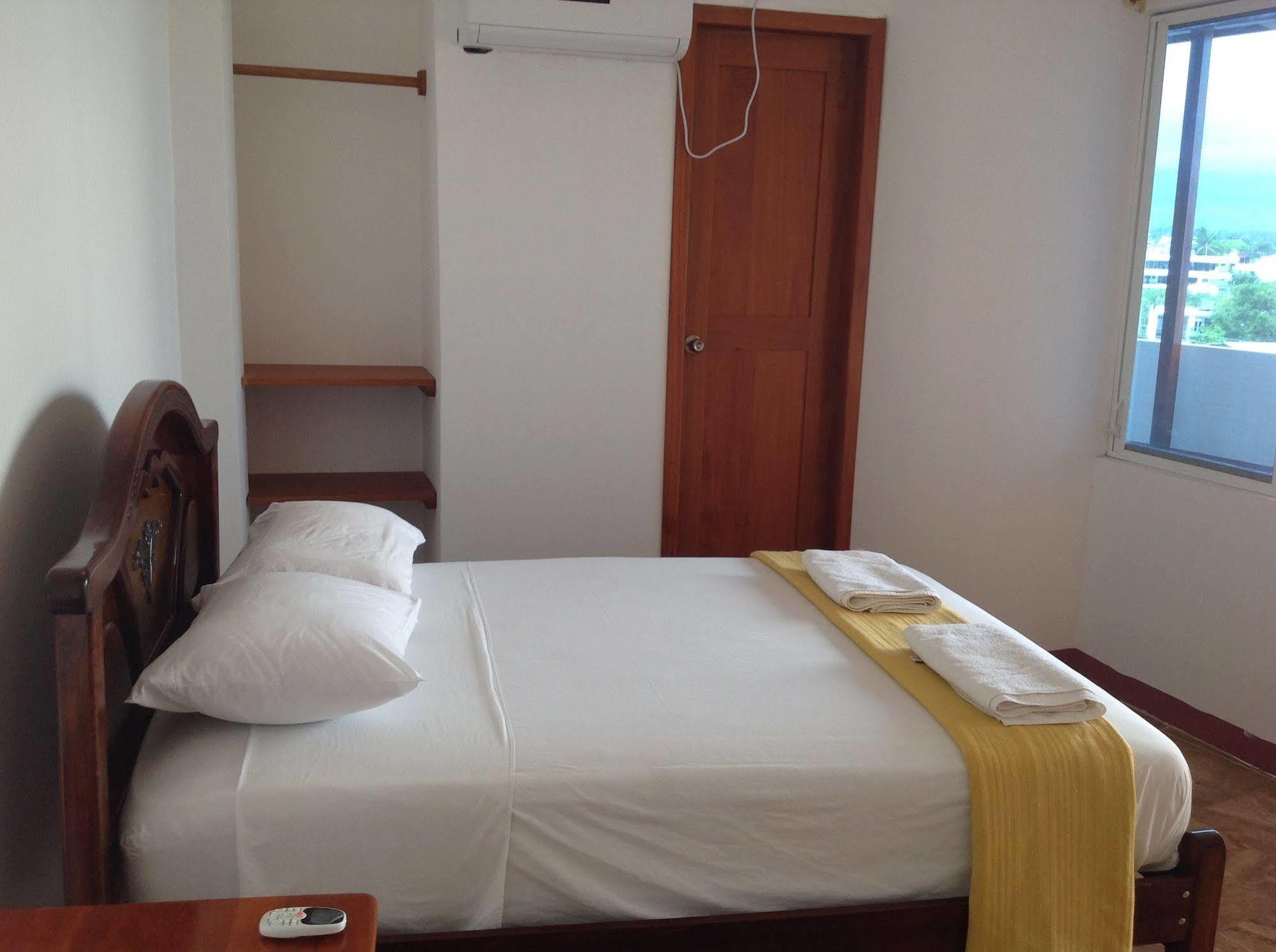Gloria - Galapagos Inn Puerto Ayora  Zewnętrze zdjęcie