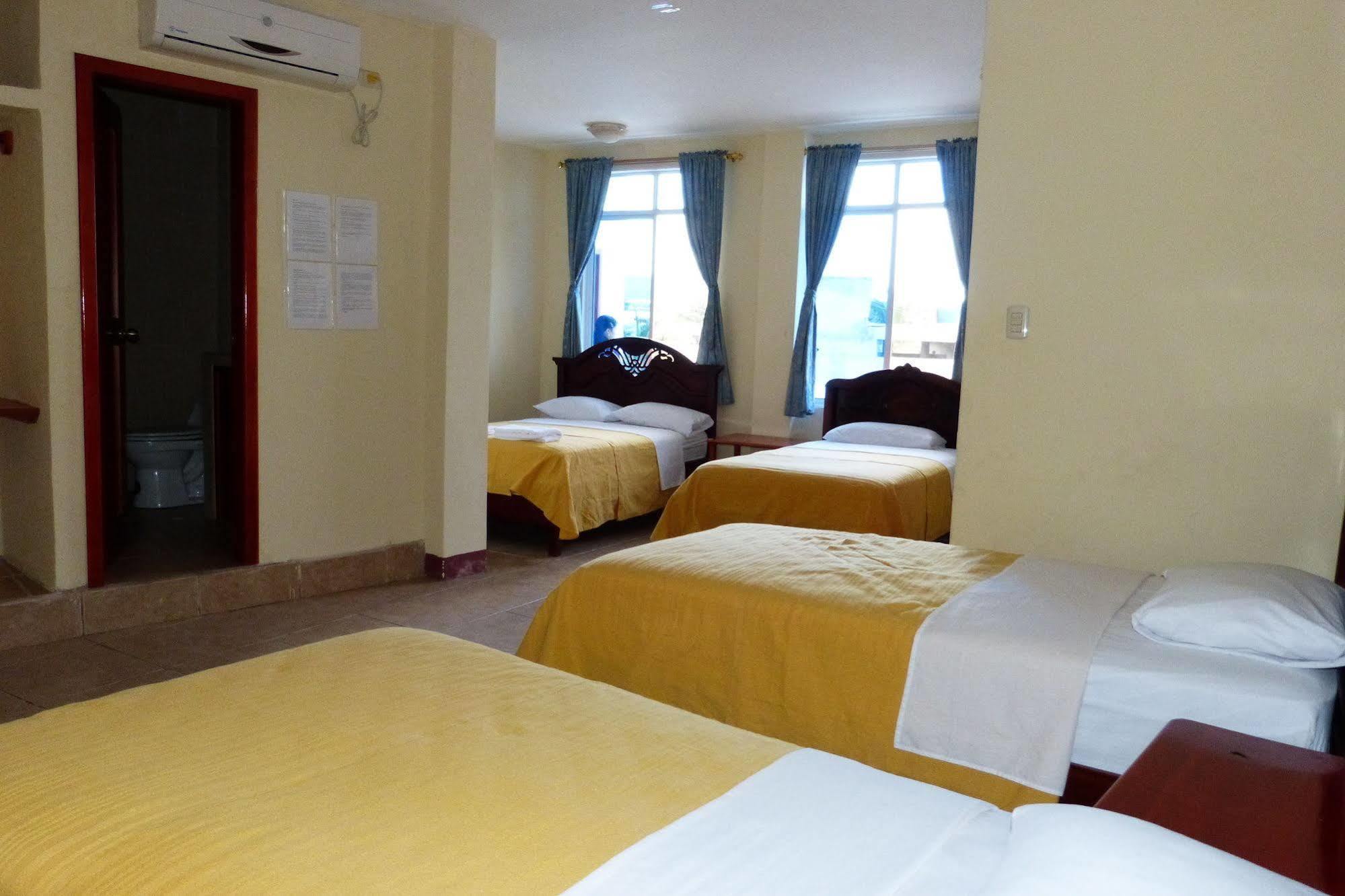 Gloria - Galapagos Inn Puerto Ayora  Zewnętrze zdjęcie
