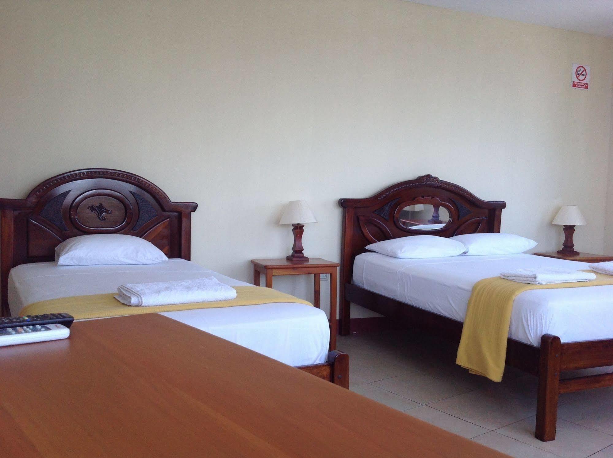 Gloria - Galapagos Inn Puerto Ayora  Zewnętrze zdjęcie