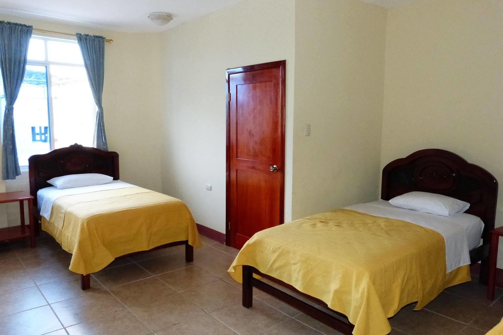 Gloria - Galapagos Inn Puerto Ayora  Zewnętrze zdjęcie