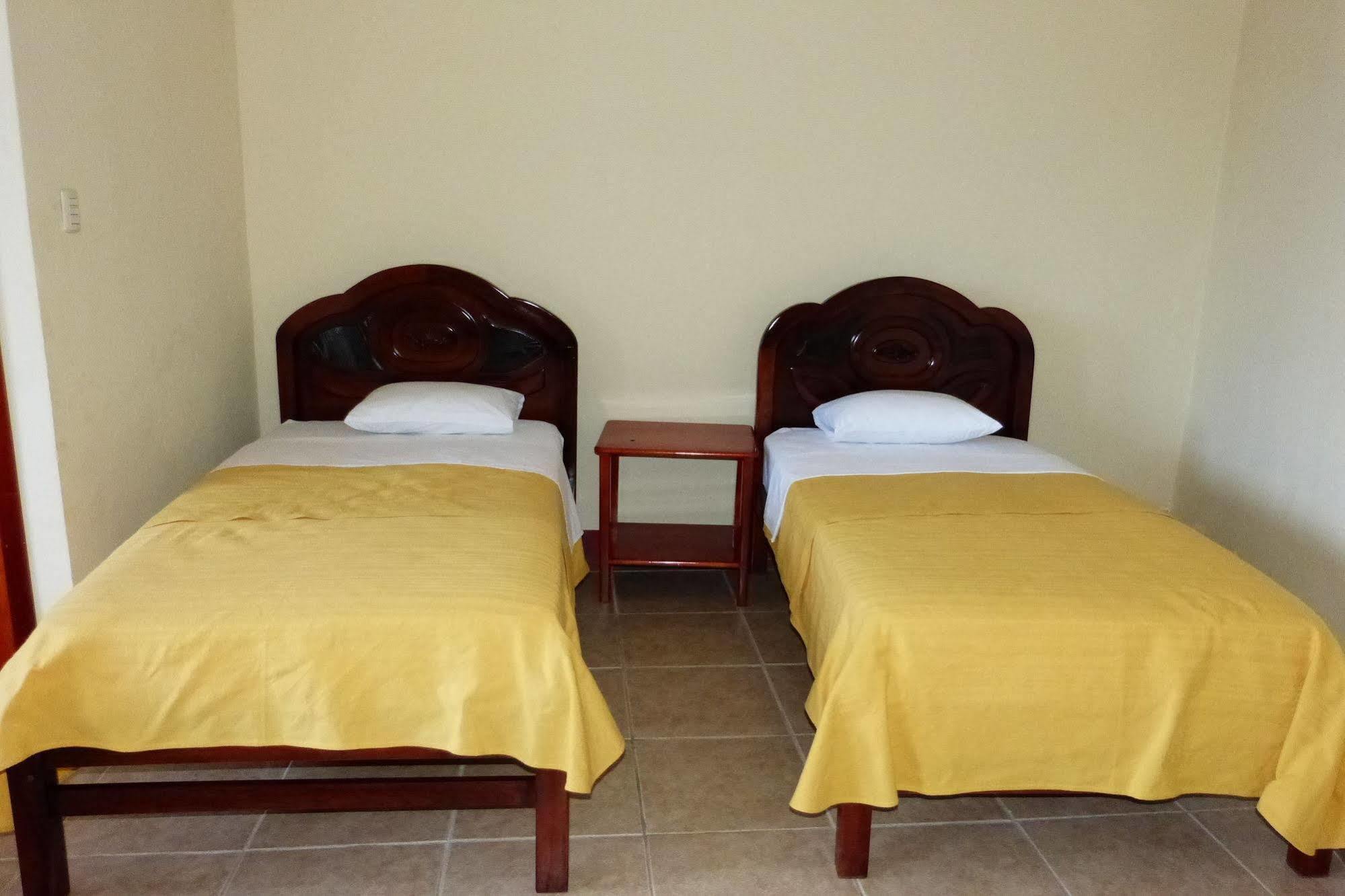 Gloria - Galapagos Inn Puerto Ayora  Zewnętrze zdjęcie