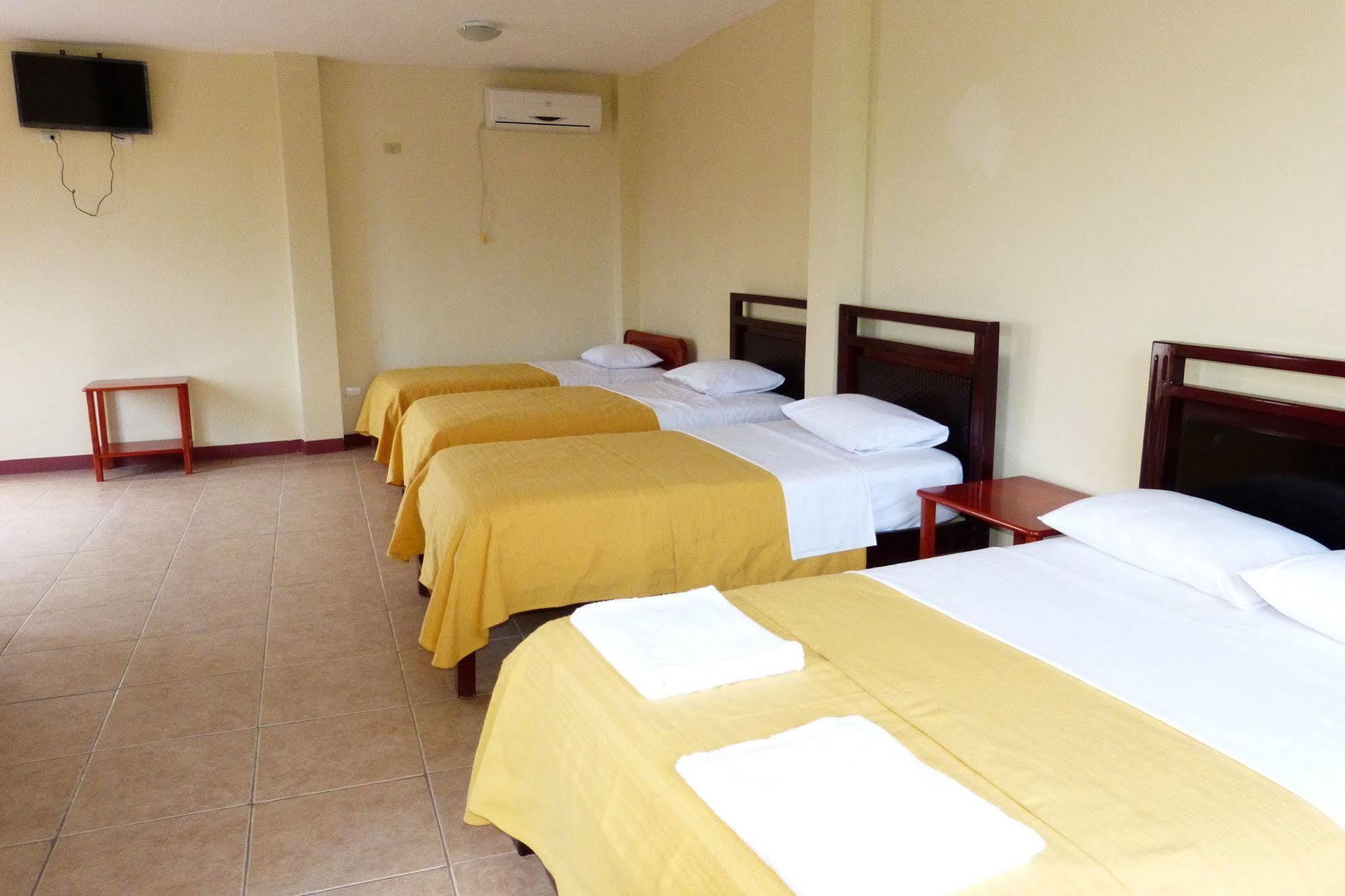 Gloria - Galapagos Inn Puerto Ayora  Zewnętrze zdjęcie