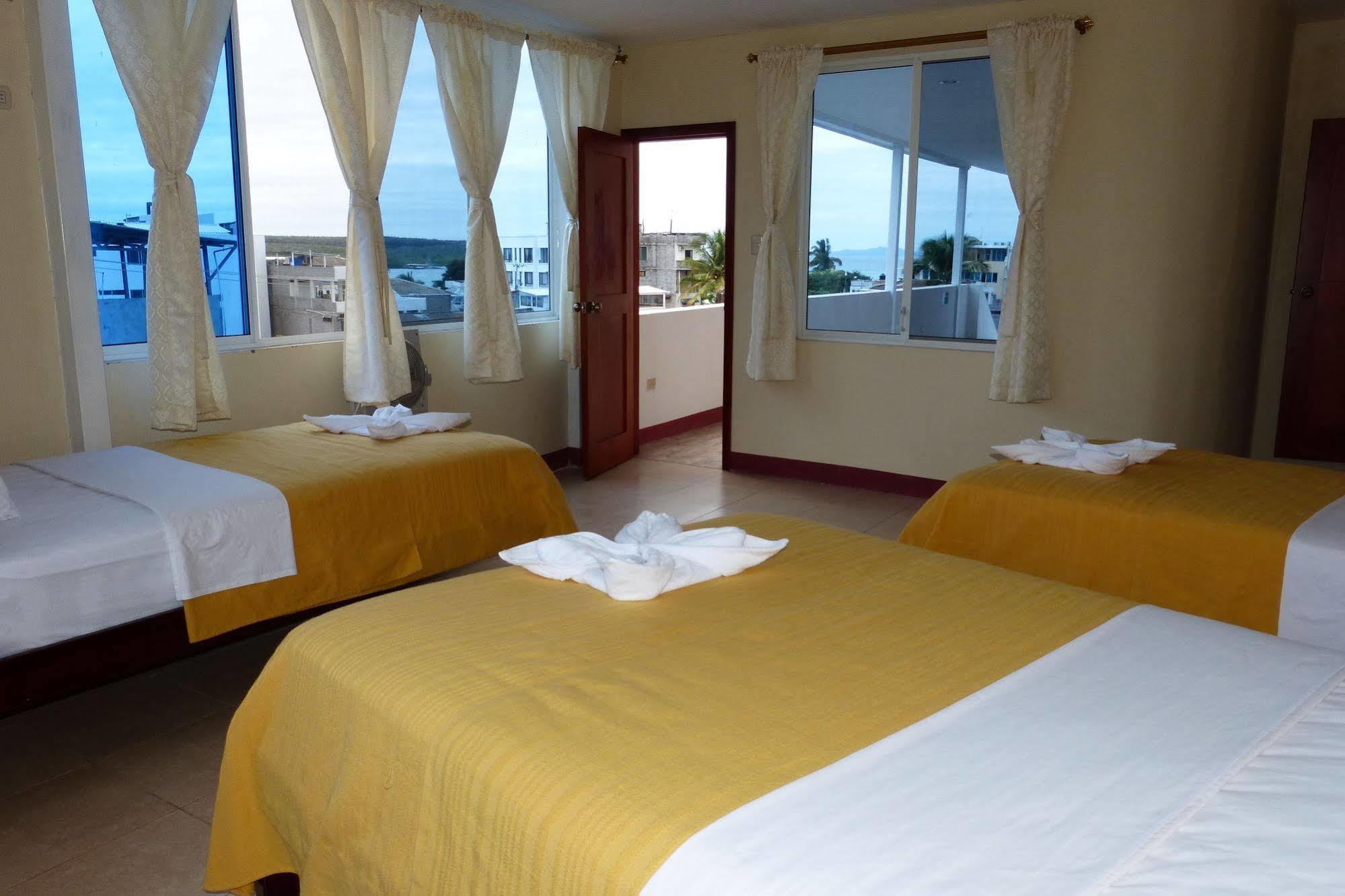 Gloria - Galapagos Inn Puerto Ayora  Zewnętrze zdjęcie