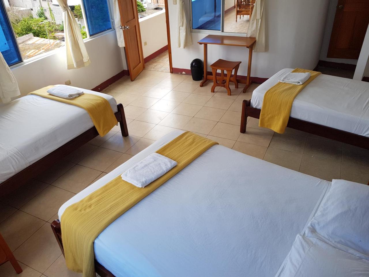 Gloria - Galapagos Inn Puerto Ayora  Zewnętrze zdjęcie