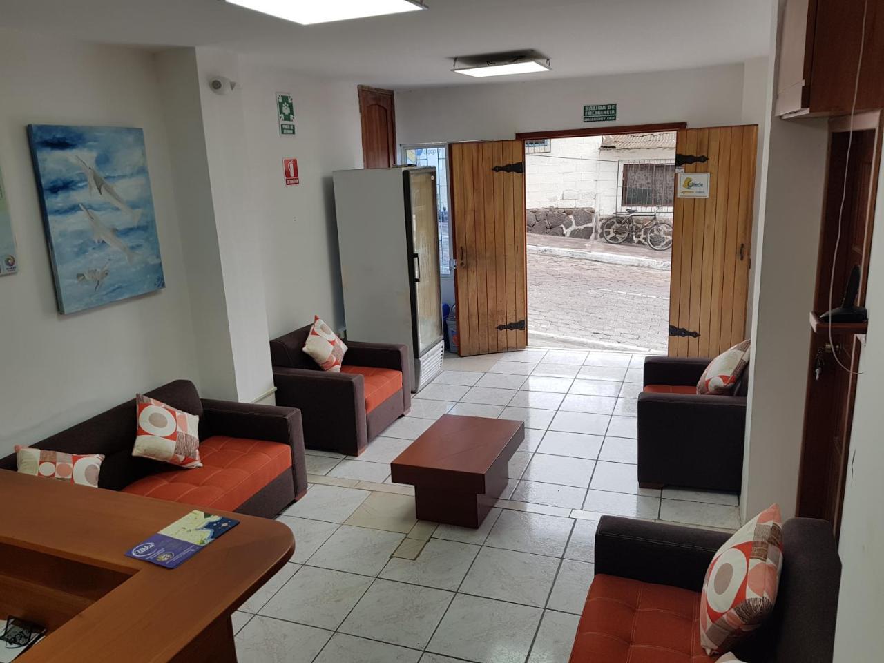 Gloria - Galapagos Inn Puerto Ayora  Zewnętrze zdjęcie