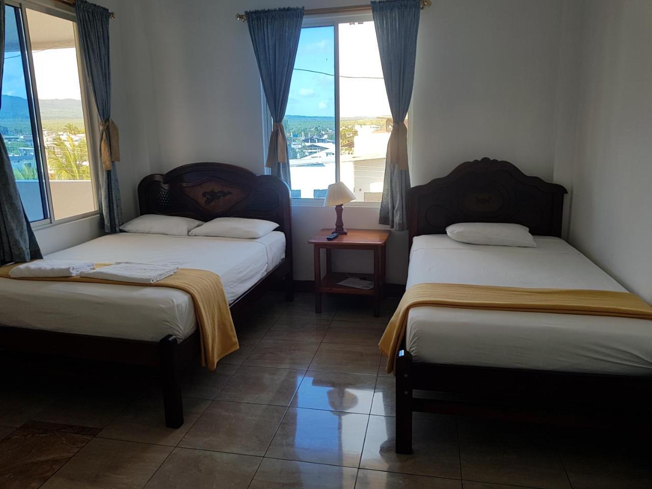 Gloria - Galapagos Inn Puerto Ayora  Zewnętrze zdjęcie