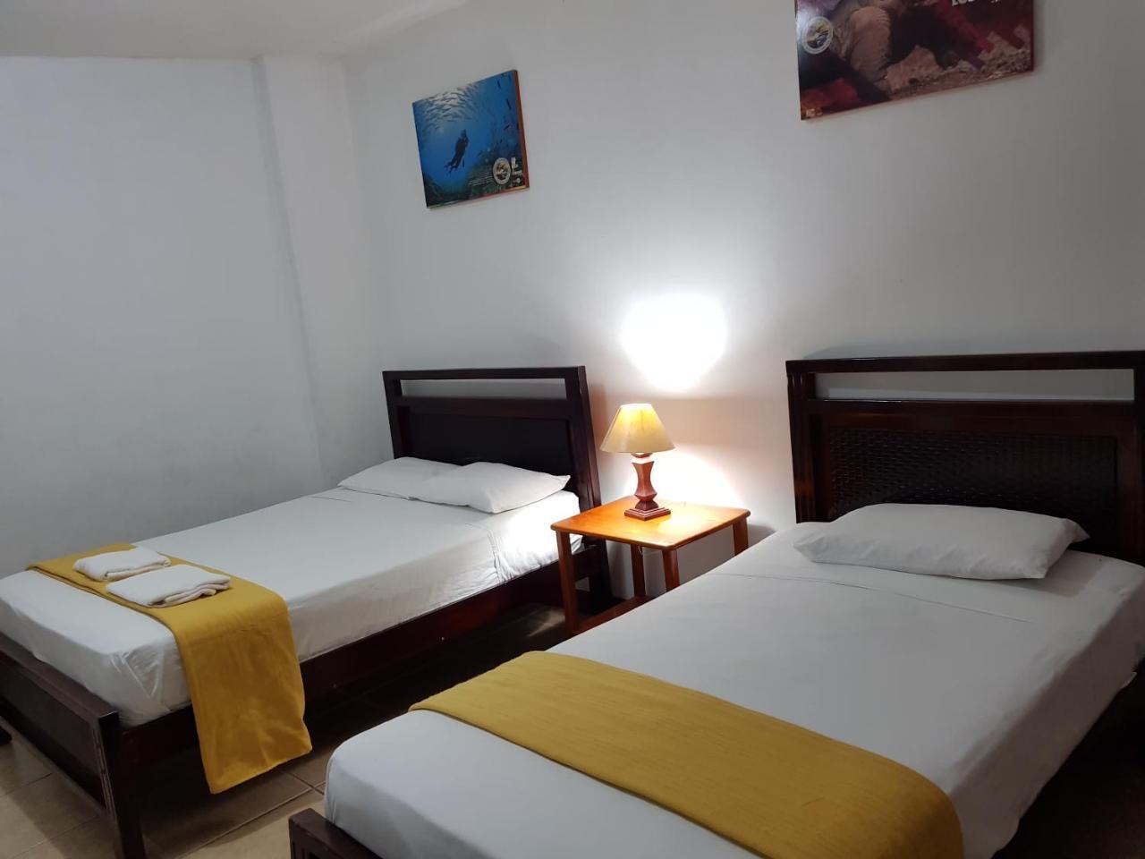 Gloria - Galapagos Inn Puerto Ayora  Zewnętrze zdjęcie