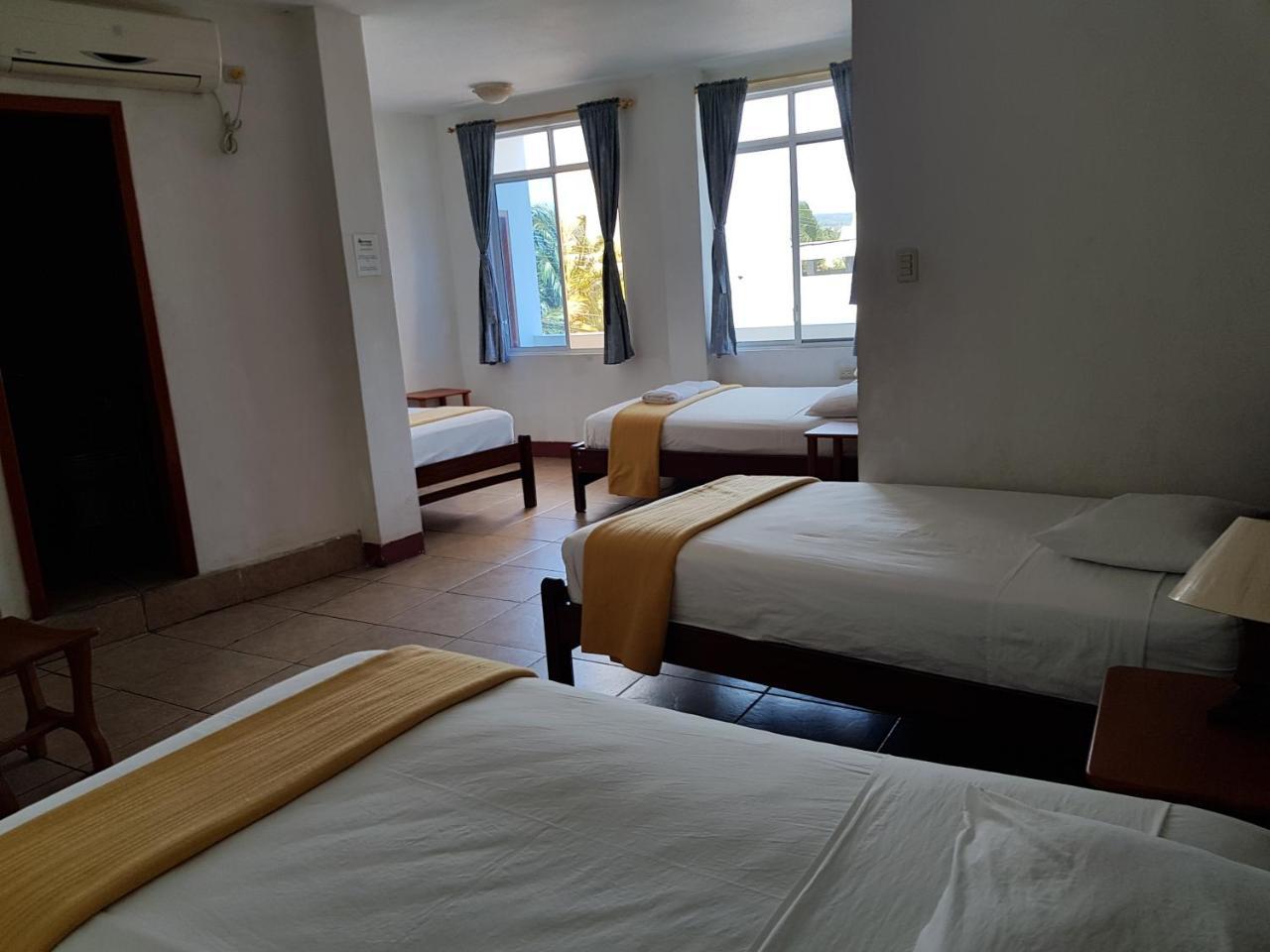 Gloria - Galapagos Inn Puerto Ayora  Zewnętrze zdjęcie