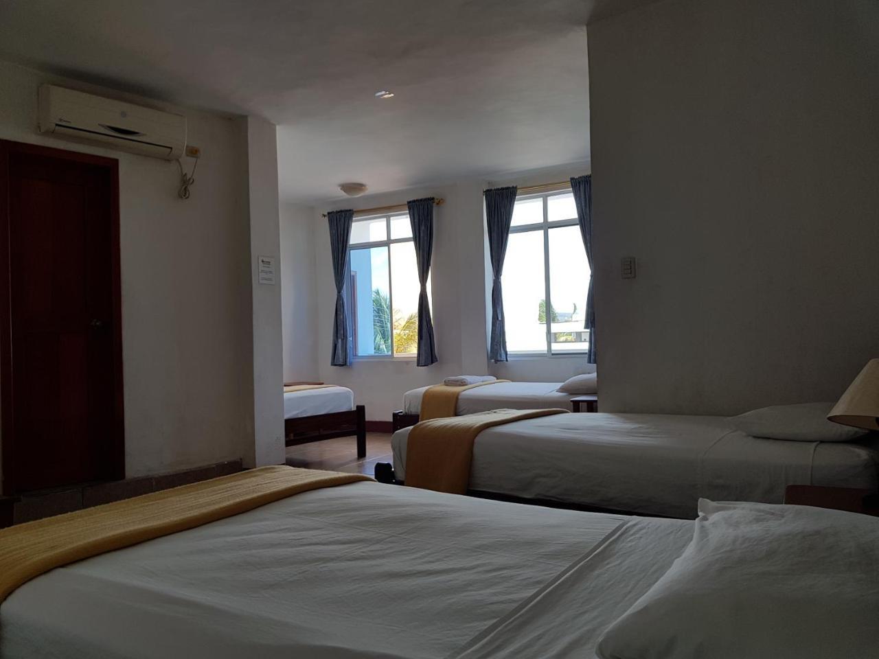 Gloria - Galapagos Inn Puerto Ayora  Zewnętrze zdjęcie