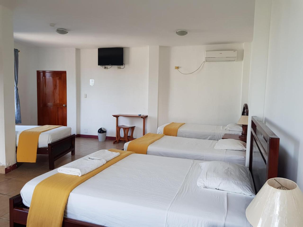 Gloria - Galapagos Inn Puerto Ayora  Zewnętrze zdjęcie