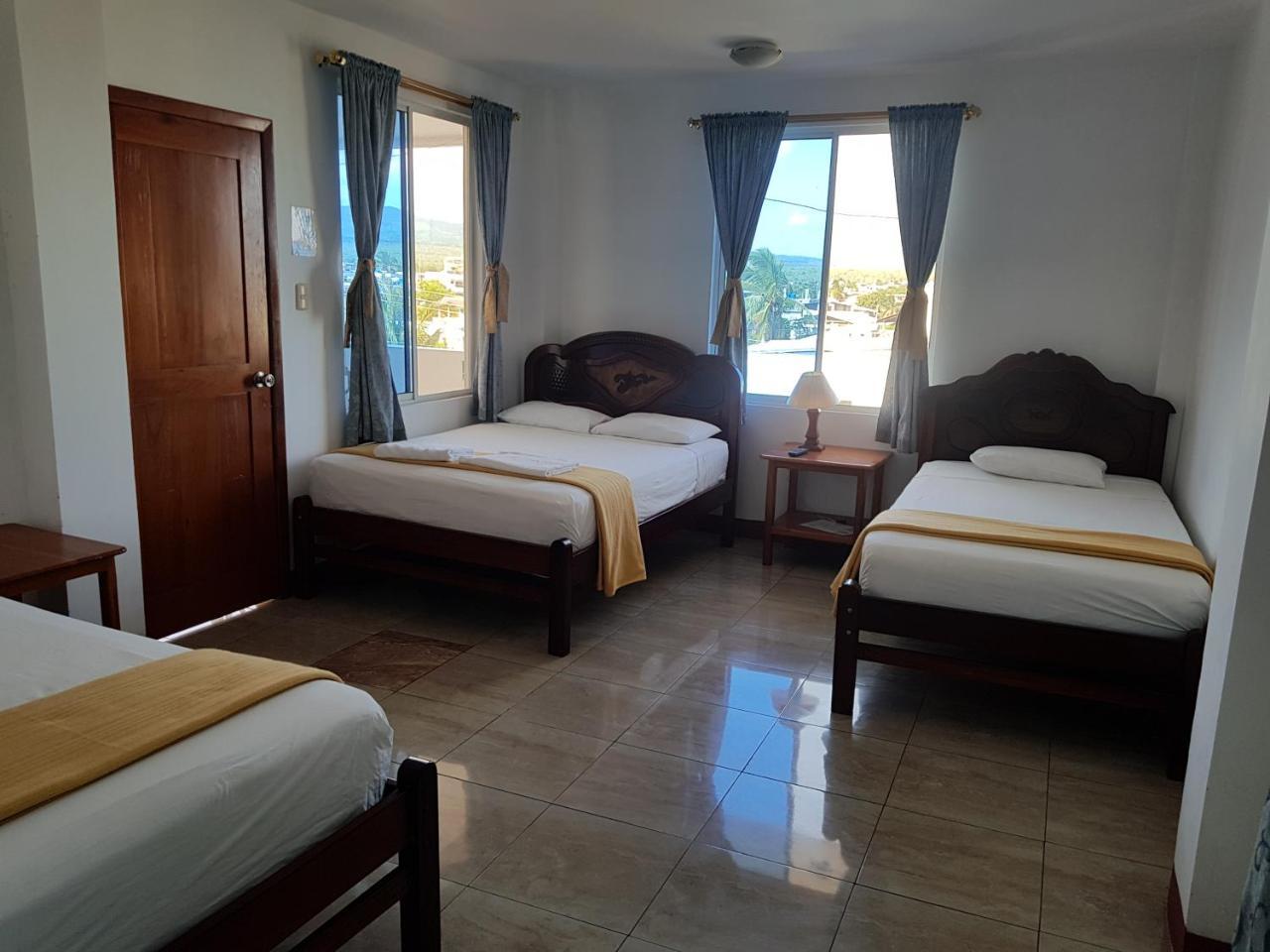 Gloria - Galapagos Inn Puerto Ayora  Zewnętrze zdjęcie