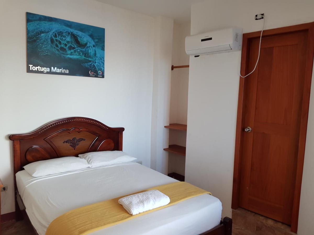 Gloria - Galapagos Inn Puerto Ayora  Zewnętrze zdjęcie